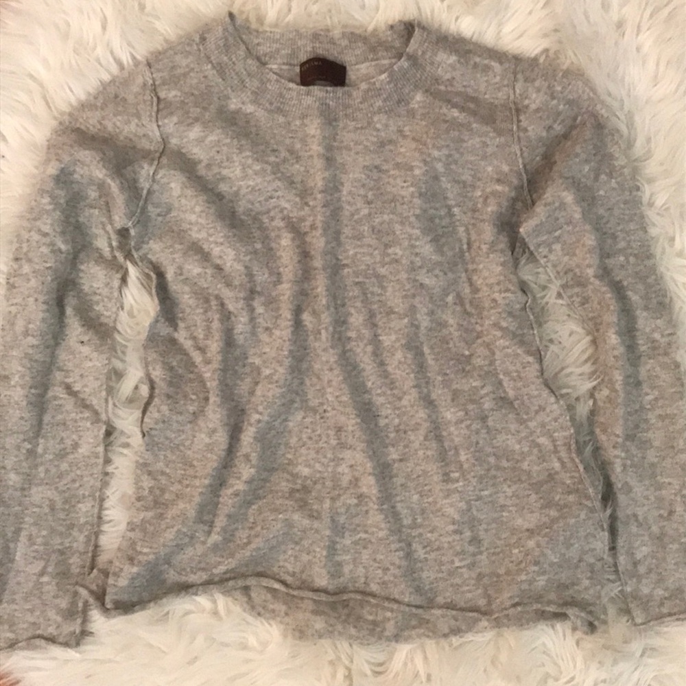 Long sleeve grey shirt